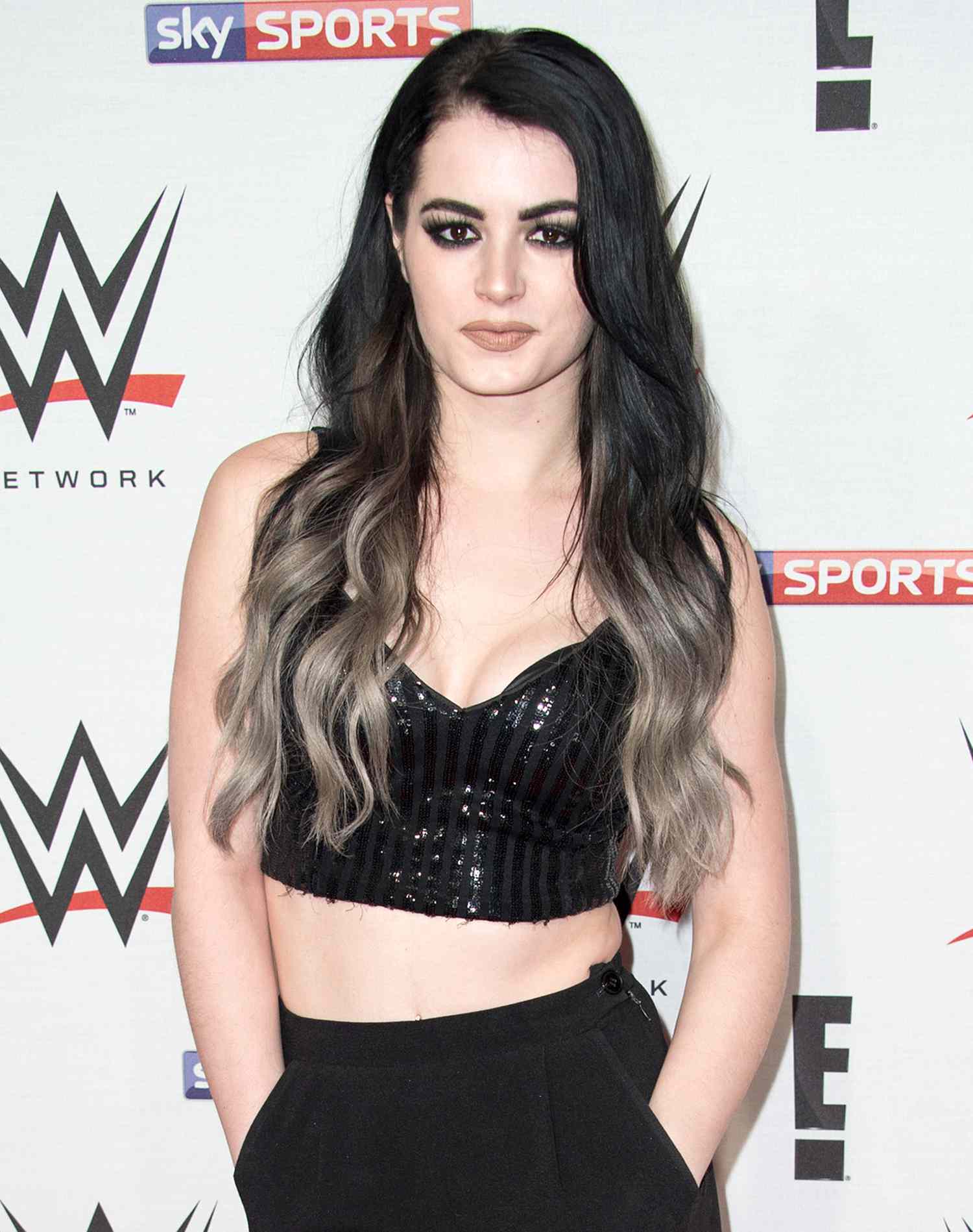 dev balhara add wwe paige sexy photo