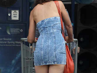 ann wiens add katie holmes butt photo