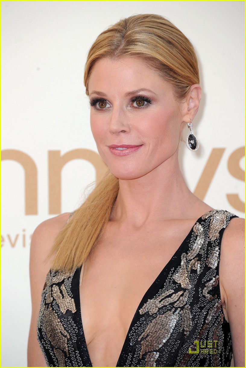 cheruto menjo add julie bowen legs photo