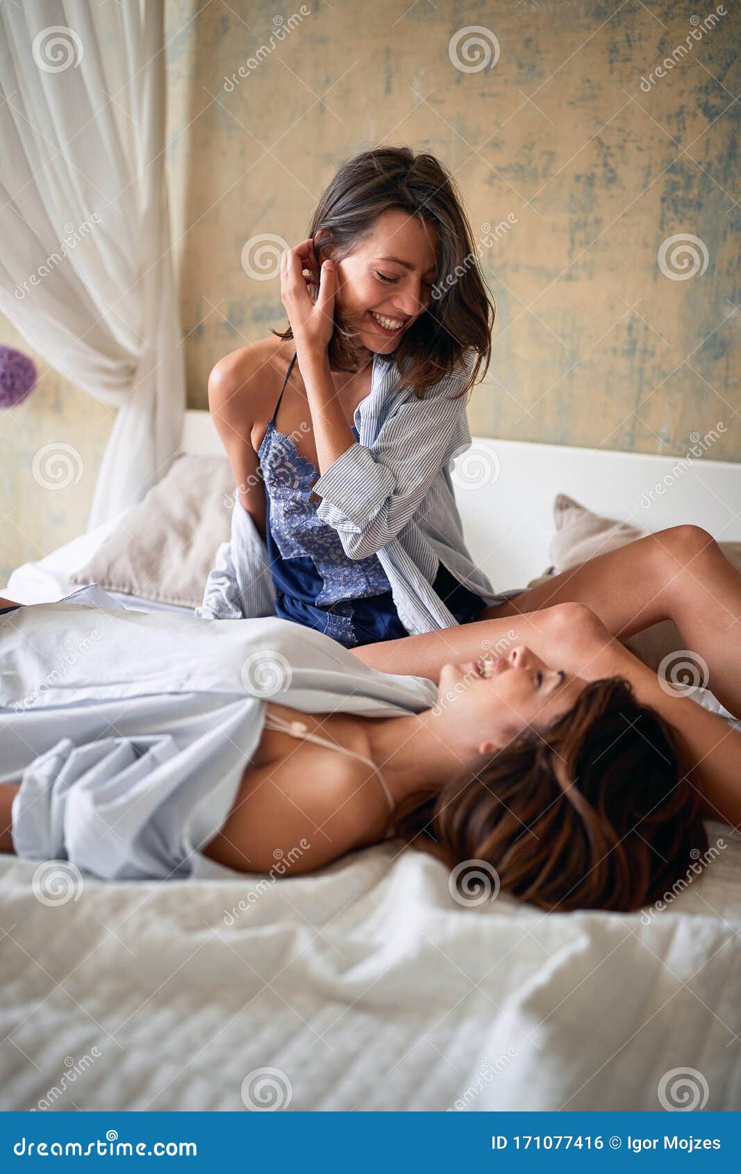 ajit kuamr add lesbs in bed photo