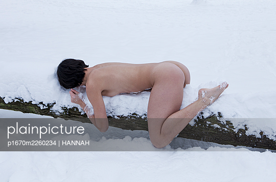 dom amato add naked women in the snow photo