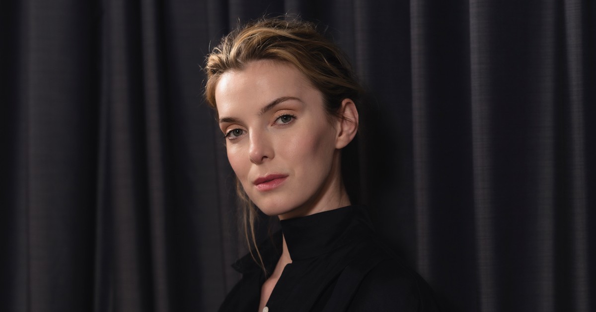 christy eckhardt add betty gilpin naked photo