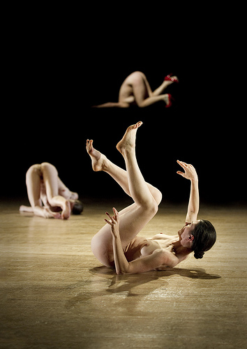 asli sarac add nude performance art photo