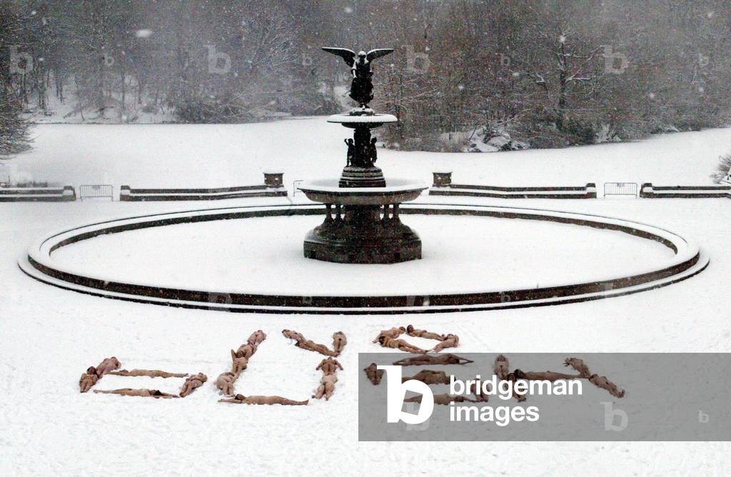 danna suarez add naked women in the snow photo